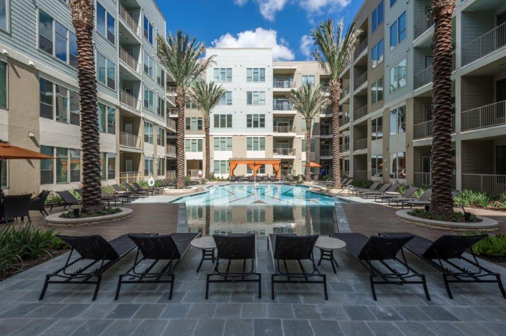 Luxury 1Br Condo Wbalcony - Galleriariver Oak 휴스턴 외부 사진