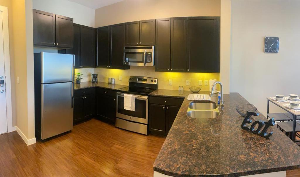 Luxury 1Br Condo Wbalcony - Galleriariver Oak 휴스턴 외부 사진